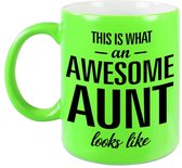 Awesome aunt /tante cadeau mok / beker neon groen 330 ml