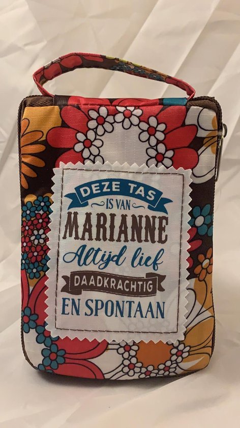 Shopper bag dames met leuke tekst DEZE TAS IS VAN MARIANNE ALTIJD LIEF DAADKRACHTIG EN SPONTAAN winkeltasje Wordt geleverd in cellofaan met linten