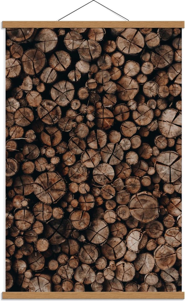 Schoolplaat – Houten Palen Opgestapeld - 60x90cm Foto op Textielposter (Wanddecoratie op S