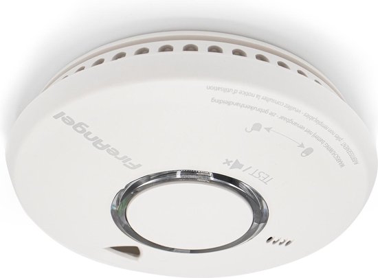 Witte FireAngel rookmelder op de kop, met ventilatiegaten en test/reset knop.