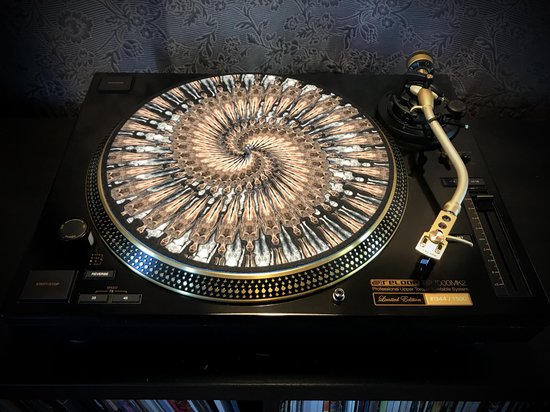 FLOATING CLONES 1 Felt Zoetrope Turntable Slipmat 12" - Premium slip mat – Platenspeler - for Vinyl LP Record Player - DJing - Audiophile - Original art Design - Psychedelic Art