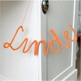 Naamhanger - Babykamer - Kraamcadeau - Handmade - Decoratief - max 4 letters - Knaloranje