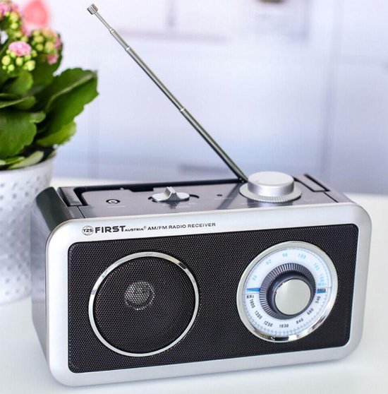 hardware Boos worden ergens Retro AM/FM Radio - draagbare radio - keukenradio - op batterijen en  netstroom | bol.com