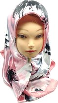 Een vierkante hoofddoek, vierkante sjaal, roze hijab/hejab.
