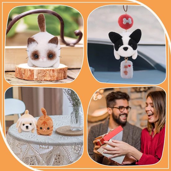 Een schattige, witte kat met bruine vlekken en blauwe ogen, op een houten schijf. Een hondje, French Bulldog en twee katjes op tafel.