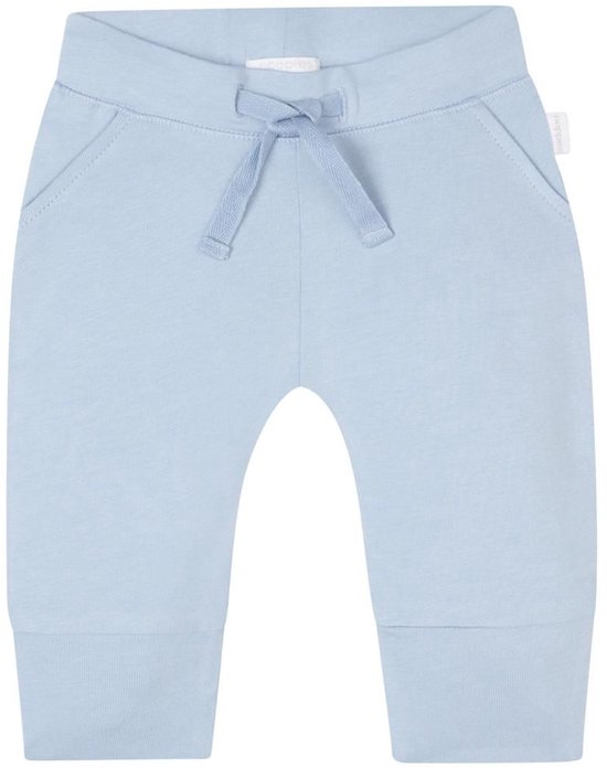 Lichtblauwe joggingbroek van Noppies met strikdetail, voorkant.