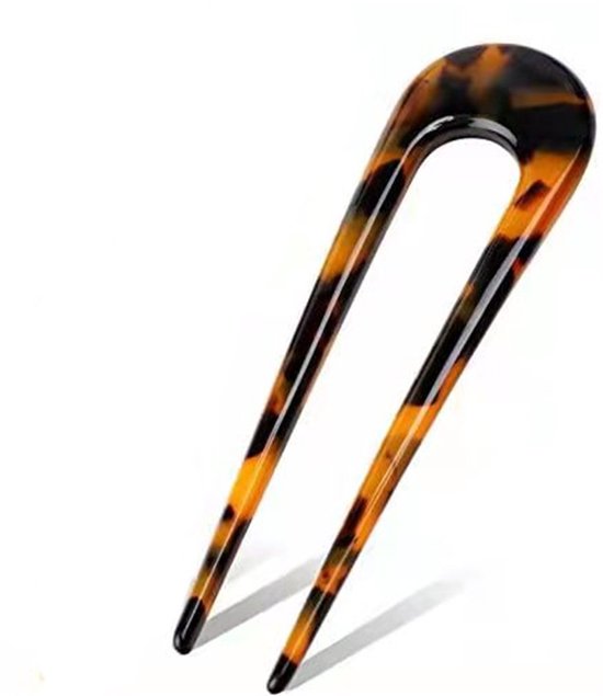 U-vormige haarvork in schildpadprint met luipaardaccenten.