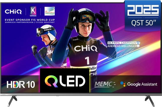 TV CHiQ 50" QLED Google TV avec HDR 10, MEMC, et Google Assistant, montrant des skieurs et le texte '2025 QST 50"'.