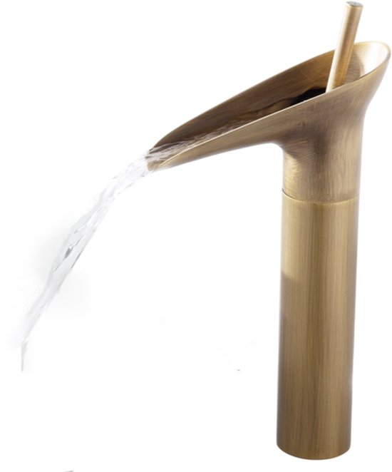 Bronzen waterval kraan met een waterstraal uit de uitloop.