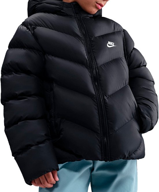 Veste matelassée Nike All Day Play en noir.