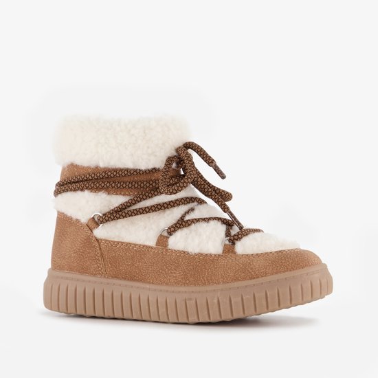 Bruine teddy veterboot met witte accenten, bruine veters en ritssluiting aan de zijkant. Dikke bruine zool.