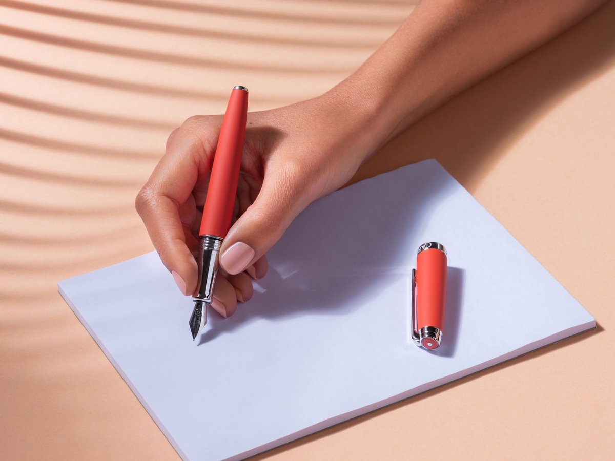 Caran D'Ache vulpen Leman Coral Matte, M (4799.061)