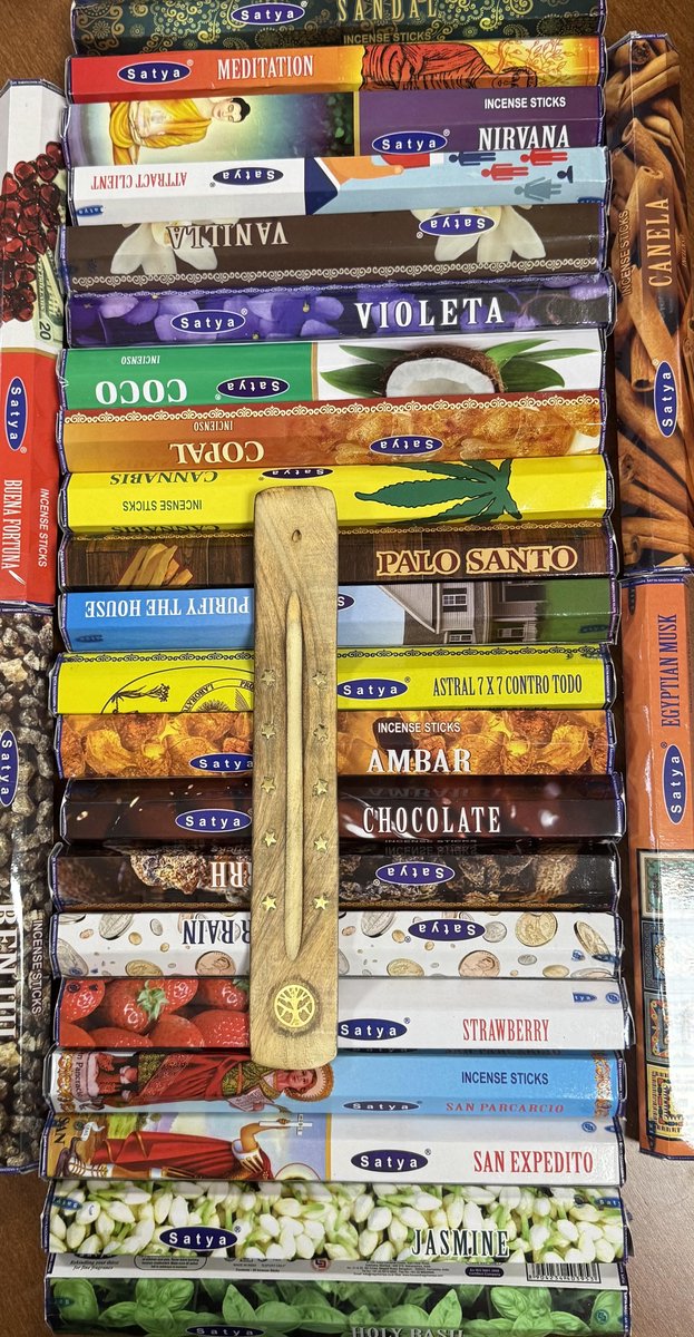 Satya Wierook Satya 25 pakjes x20 =500 stokjes van verschillender geur wierook en Gratis Wierookhouder mix
