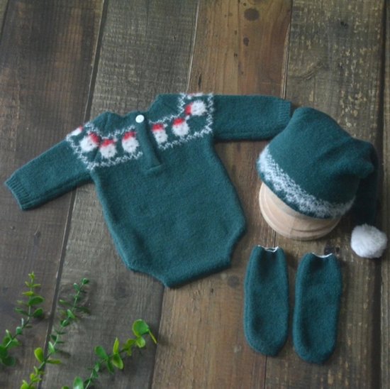 Kerst Baby Kleding Set 3 Stuks voor 0-2 Maanden - Groen Santa Claus Kostuum met Gebreide Romper, Kousen en Hoed voor Jongen en Meisje - Perfect voor Kerstfotografie, Baby First Christmas, Baby Outfit, Feestkleding van Kimme Design. — afbeelding 4