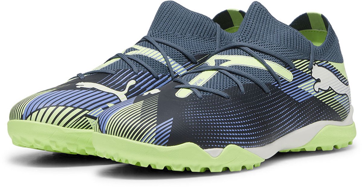 Puma Future 7 Match TT voetbalschoenen in blauw, EU 43, met adaptief bovenwerk en lichtgewicht mesh.