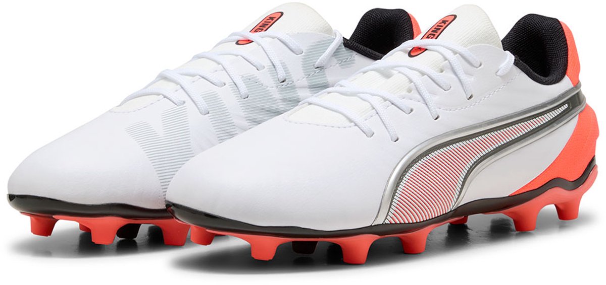 Witte Puma King Match FG/AG voetbalschoenen voor kinderen, EU 35 1/2, met lichtgewicht TPU noppen en synthetisch bovenwerk.