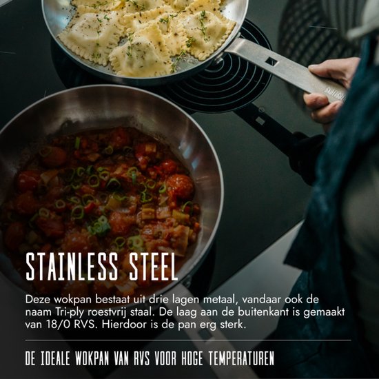 Roestvrijstalen wokpan met ravioli, met tekst 'STAINLESS STEEL'.