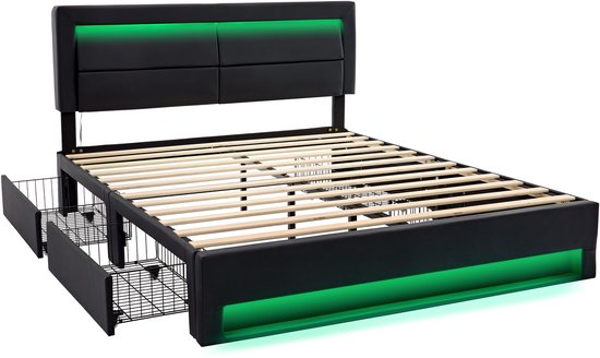 Zwart bedframe met LED-verlichting en uitgetrokken opberglades. Houten lattenbodem zichtbaar.