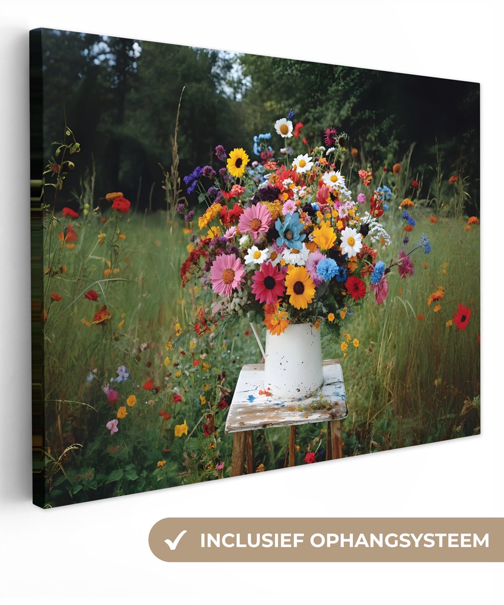 Canvas schilderij 160x120 cm - Exclusieve wanddecoratie Bloemen - Krukje - Gieter - Veld -