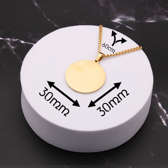 Gouden ronde kettinghanger van 30mm op een witte standaard, met vermelding van de kettinglengte van 60cm.