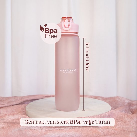 Zachte roze Cabau drinkfles van 1 liter, BPA-vrij, met handige drinktuit.