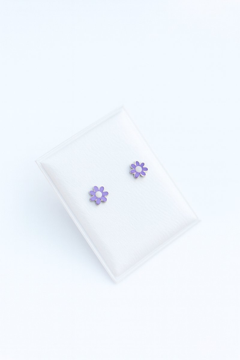 Candy Blossom Oorbellen – 9 Karaat Wittegoud Paars Oorknopjes, incl. Geschenkverpakking