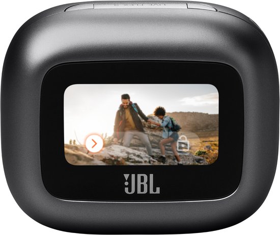 Zwart JBL oplaadcase met een ingeschakeld display dat een afbeelding van een vader en kind toont.