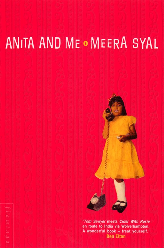 Boekomslag met de titel 'Anita and Me' van Meera Syal. Een meisje in een gele jurk staat met een telefoon aan haar oor.
