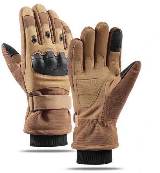 Bruine handschoenen met zwarte knokkelbescherming en klittenbandsluiting.