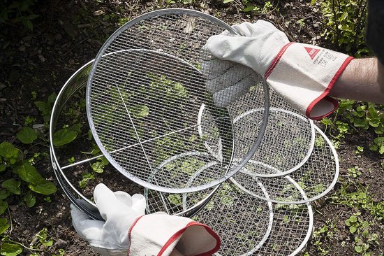 5-in-1 Tuinzeef Set - 30 cm Rond Metaal Zeef met 5 Verwisselbare Zeefinserts - Inclusief Gardenschop en Handschoenen - Voor Aarde, Compost en Zand — afbeelding 4