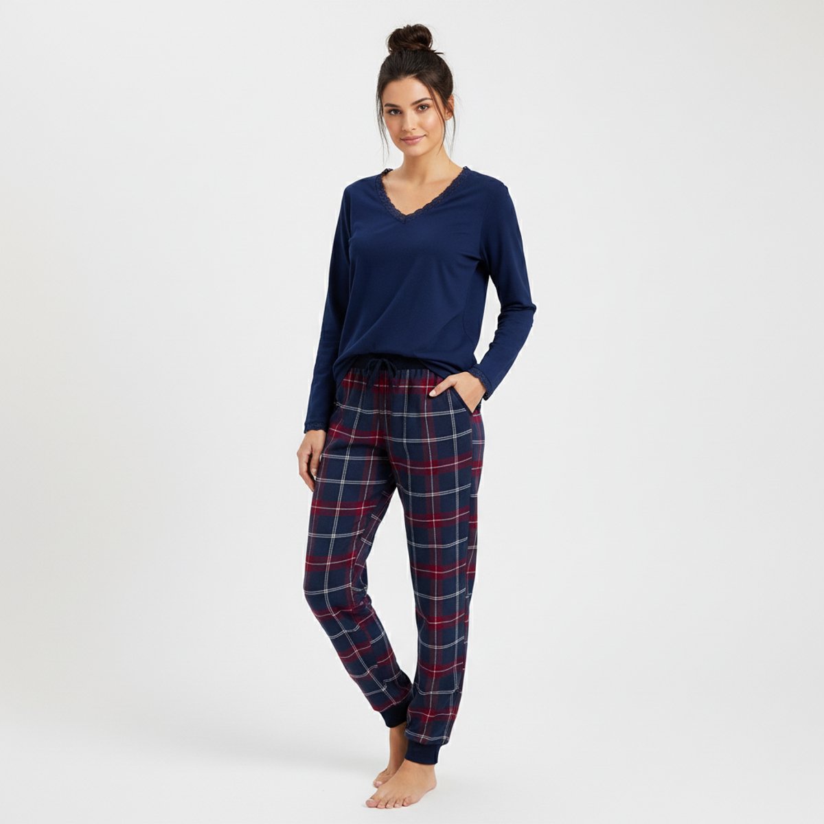 La V La-V pyjamaset voor dames met geruite flanel broek en V hals met kant contrast Donkerblauw/Rood