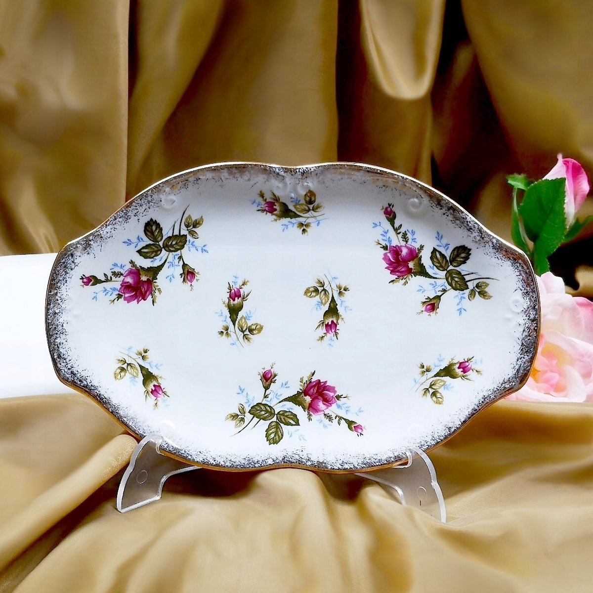 Ovaal porseleinen bord 24cm - Camelia - Goudkleurig - Handgemerkt