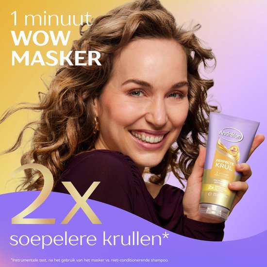 Een lachende vrouw met krullend haar houdt een "Andrélon Perfecte Krul 1 Minuut WOW Masker" tube vast. Grote tekst "2x soepelere krullen".