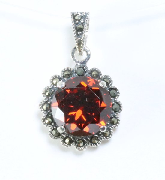 Pendentif rond en argent avec grenat et marcassite