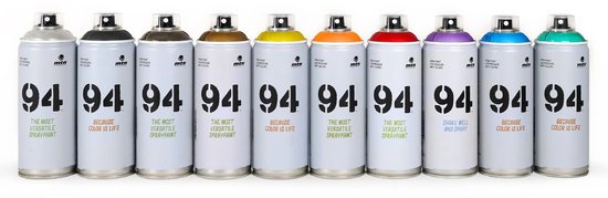 Rangée de dix bombes aérosols, chacune avec "94" dessus, dans les couleurs argent, noir, marron, or, jaune, orange, rouge, violet, bleu et vert.