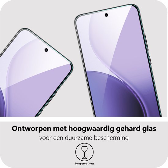 Twee smartphones met screenprotectors van gehard glas. Ontworpen met hoogwaardig gehard glas voor duurzame bescherming.