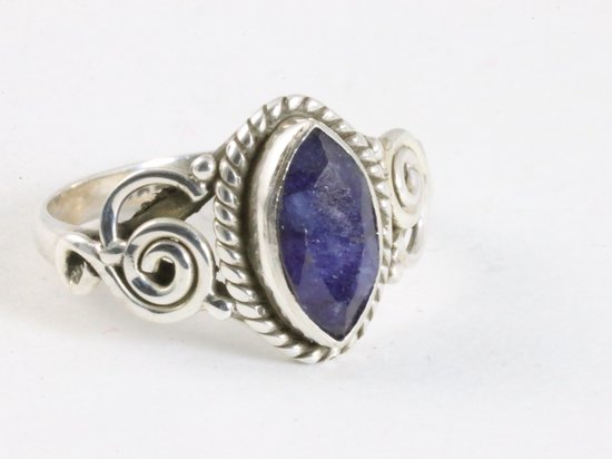 Bague en argent finement travaillée avec saphir bleu - taille 18