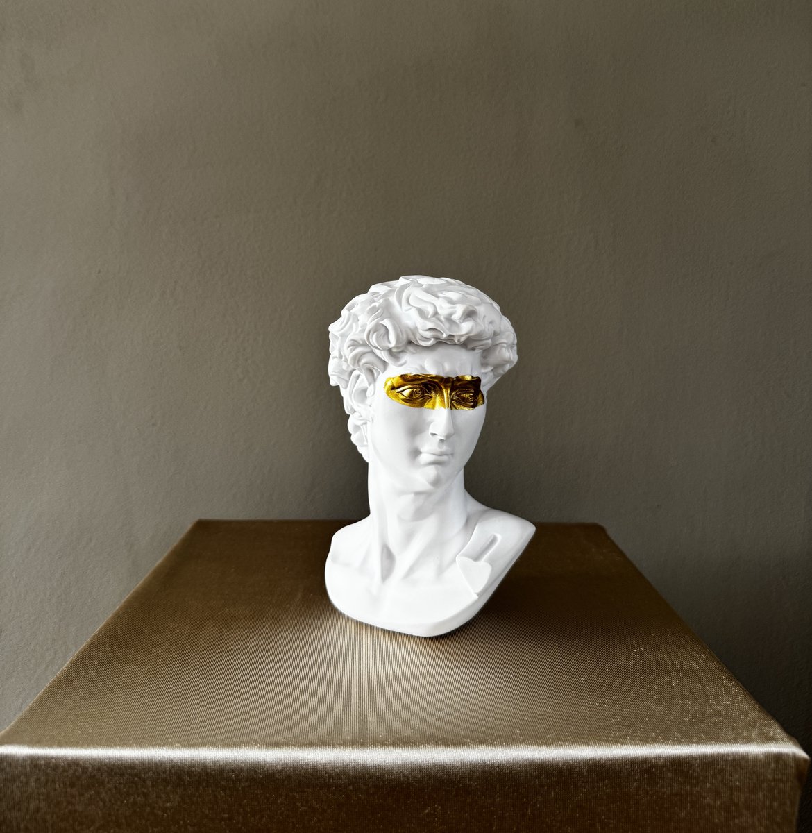 Deco Shine - David Beeld - Hoofd Beeld - Wit / Goud - Sculptuur - Decoratie - Cadeau - Standbeeld - 14 cm