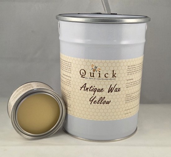 Twee blikken Quick Antique Wax Yellow. Een open blik toont de gele wax. De grote blik heeft een label met een bij en honingraatmotief.