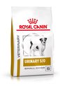 Zak Royal Canin Veterinary Urinary S/O voor kleine honden met een Jack Russell terriër.