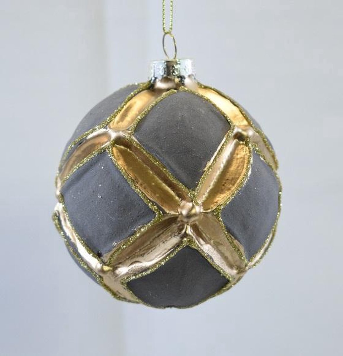 ZoeZo Design - 12 stuks - kerstbal - glas - antraciet - goud - grijs - stoer - Ø 8 cm - (4 doosjes á 3 stuks) - met lint
