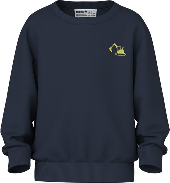 Donkerblauwe sweater met geborduurde gele graafmachine op de linkerborst.