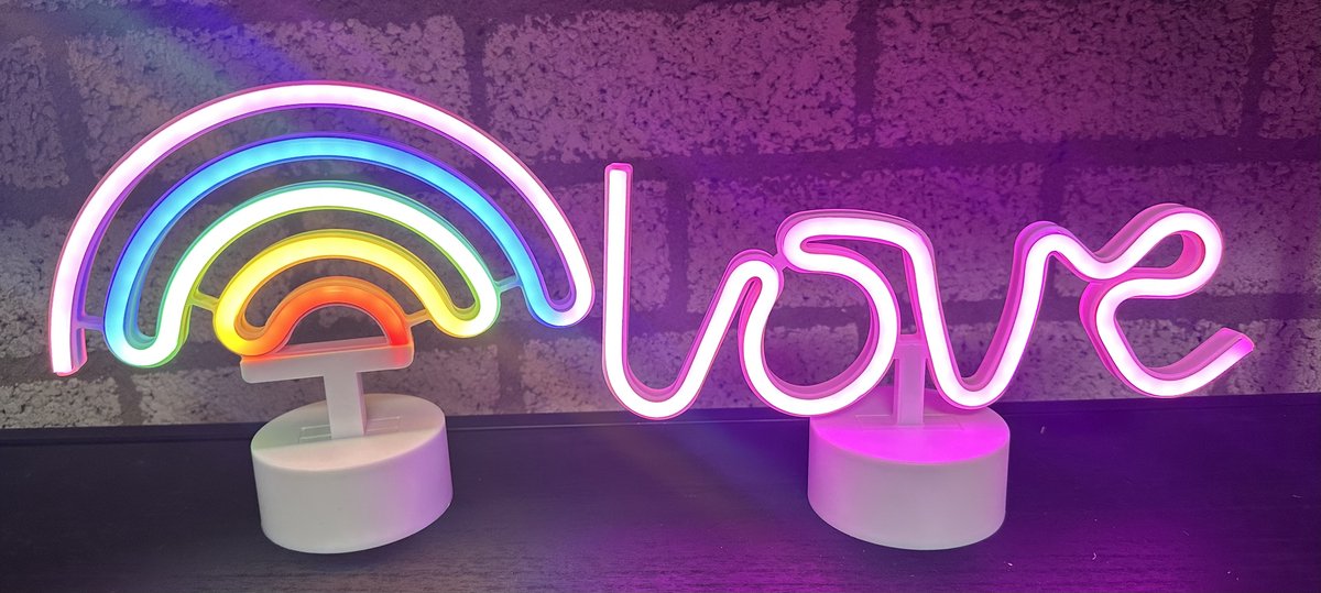 LED regenboog en love met neonlicht - Set van 2 stuks - multicolour en roze neon licht - hoogte 20 x 22.5 x 8.5 cm / 28.5 x 16 x 8.5 cm - Werkt op batterijen en USB - Tafellamp - Nachtlamp - Decoratieve verlichting - Woonaccessoires