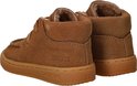 Achterkant van cognac suède Shoesme sneakers met teddy voering. De zool is cognac met 'SHOESME 20'.