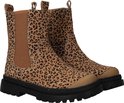 Cognackleurige chelseaboot met panterprint en zwarte zool.