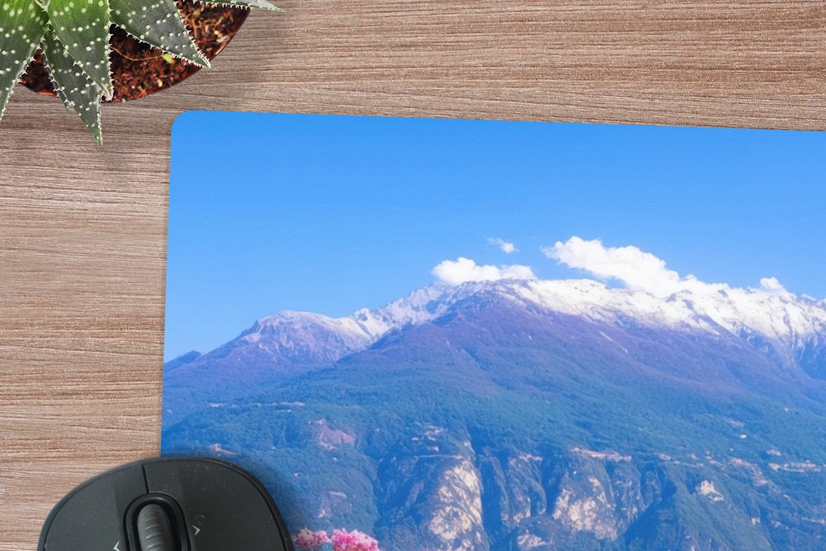Muismat XXL 80x60 cm - Bureau onderlegger - Bureau mat Lake Como - Italië - Landschap - Bureaumat - Gaming mousepad xl - Bureaulegger groot - Computer deskmat