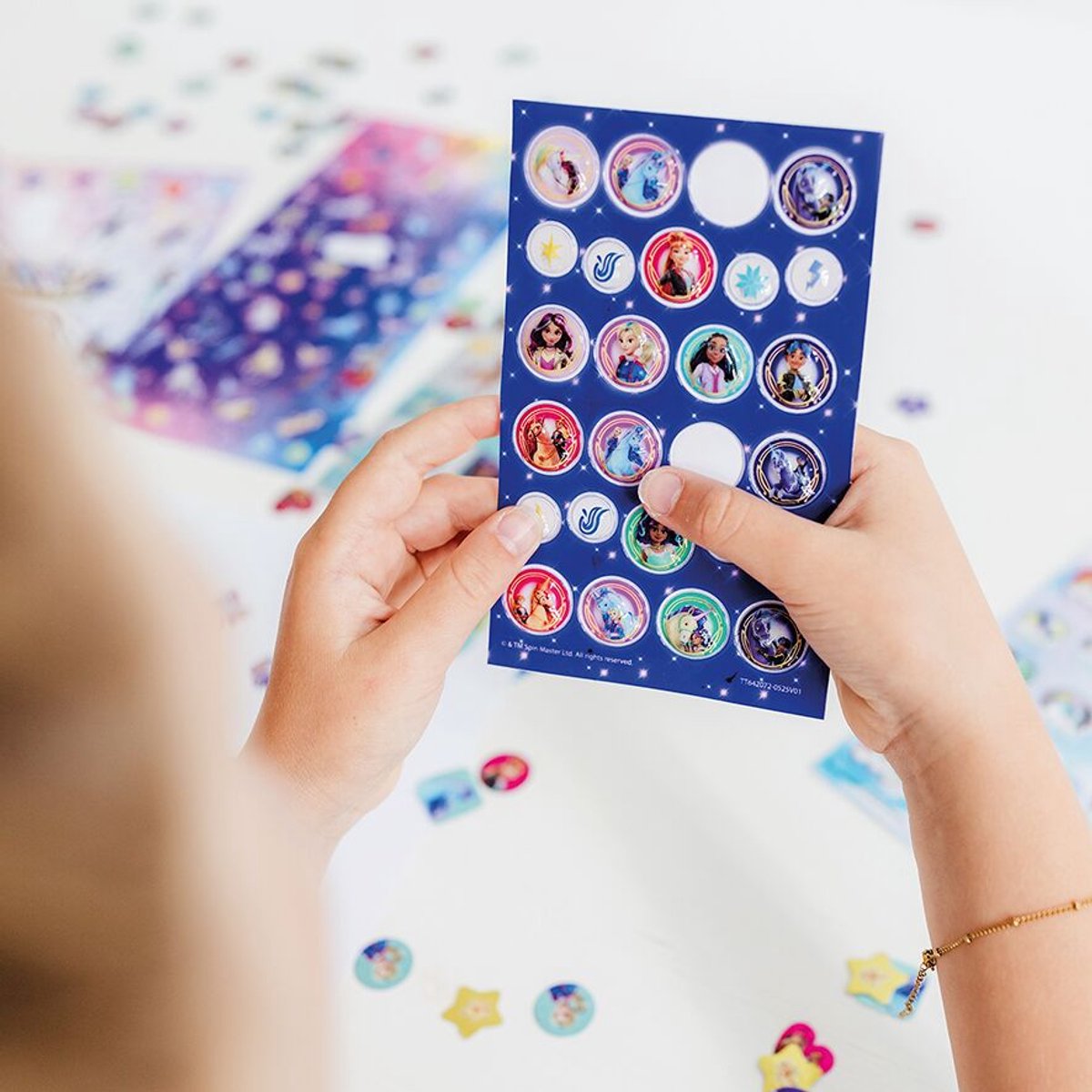 Unicorn Academy XL Stickers set - 8 stickervellen - Met metallic en laserstickers - Speelgoed Kinderen - Knutselen - Voor meisjes - Ook voor kleuters - Vanaf 3 jaar - Totum — afbeelding 2