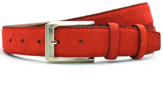 Rode suède riem met suède lussen en een zilverkleurige vierkante gesp.