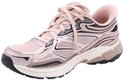Roze Skechers sneaker met zilveren en zwarte accenten, veters en opvallende zool.