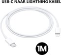 Witte USB-C naar Lightning kabel van 1 meter, opgerold.